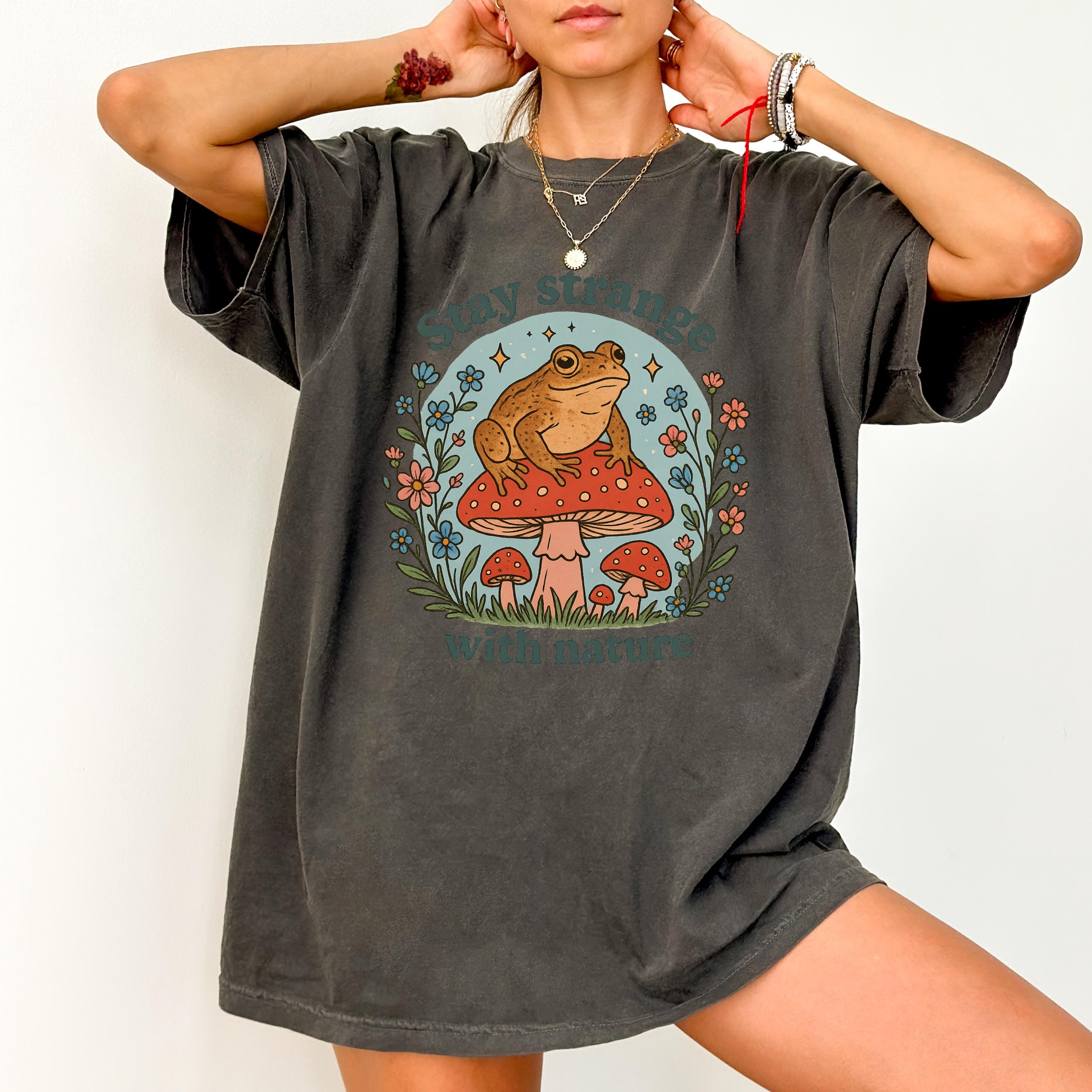 Cottagecore Frog T-Shirt: Weirdcore Graphic Tee,