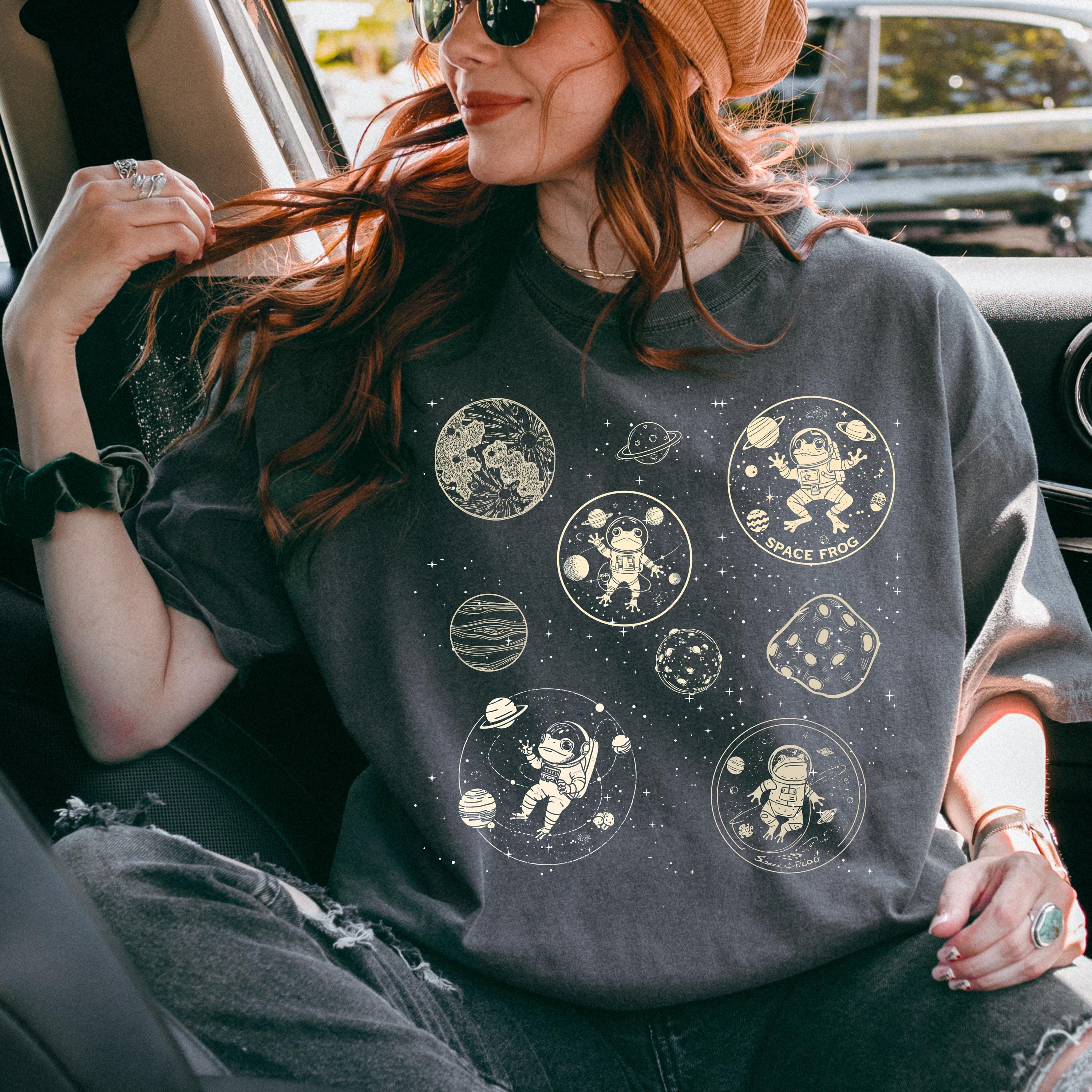 Vintage Funny | Dancing Space Frog & Mushrooms | Frog Lover Gift Tee