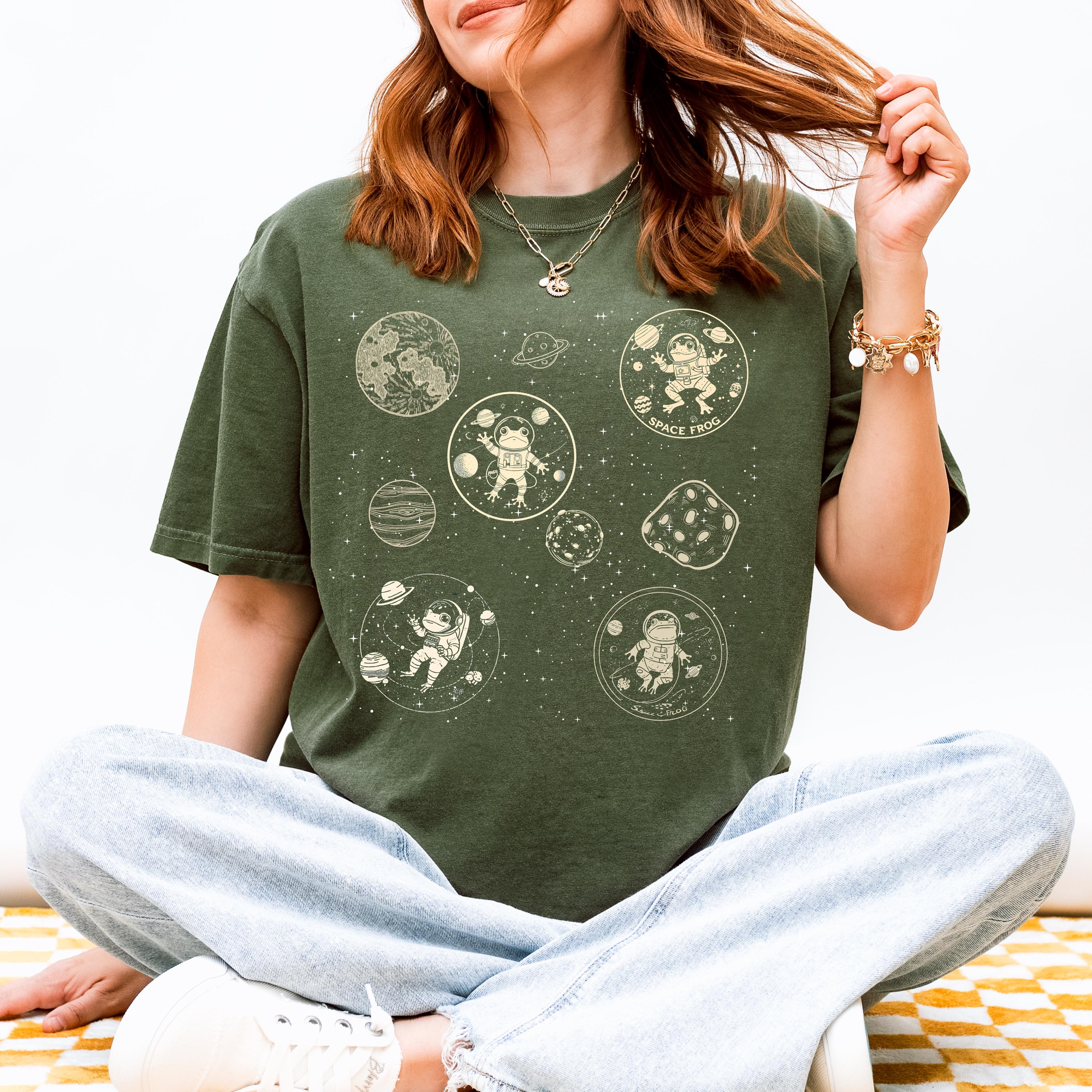 Vintage Funny | Dancing Space Frog & Mushrooms | Frog Lover Gift Tee