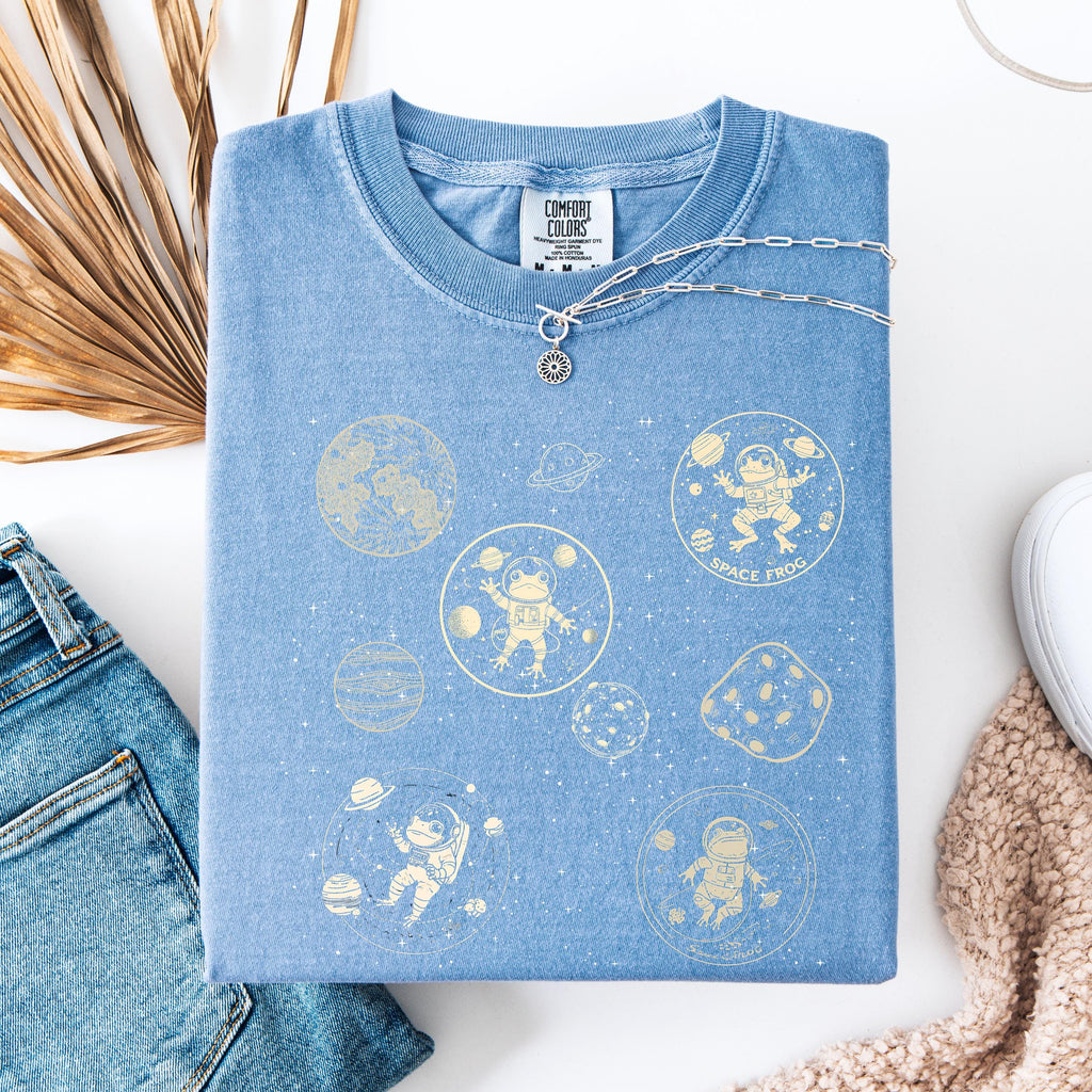 Vintage Funny | Dancing Space Frog & Mushrooms | Frog Lover Gift Tee