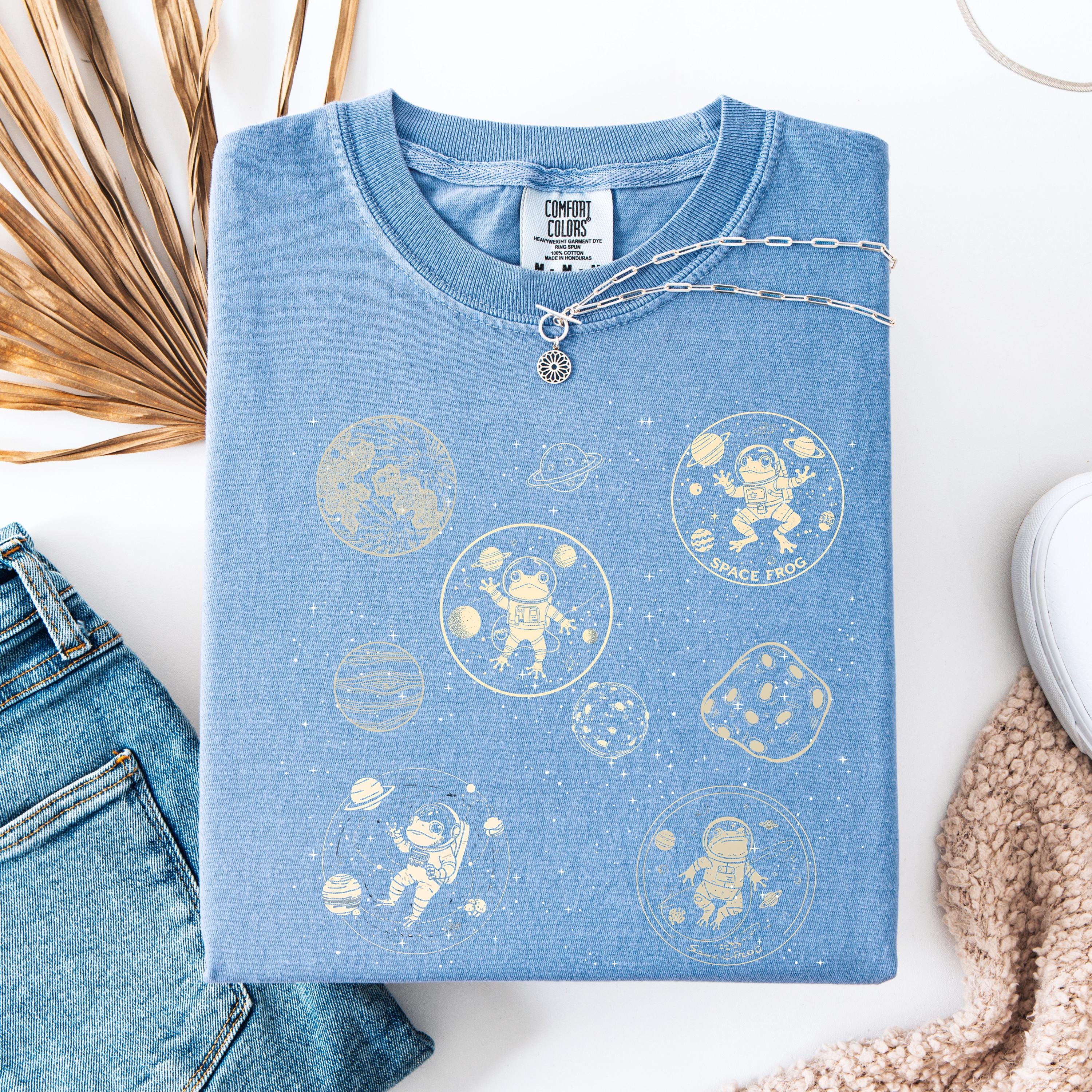 Vintage Funny | Dancing Space Frog & Mushrooms | Frog Lover Gift Tee